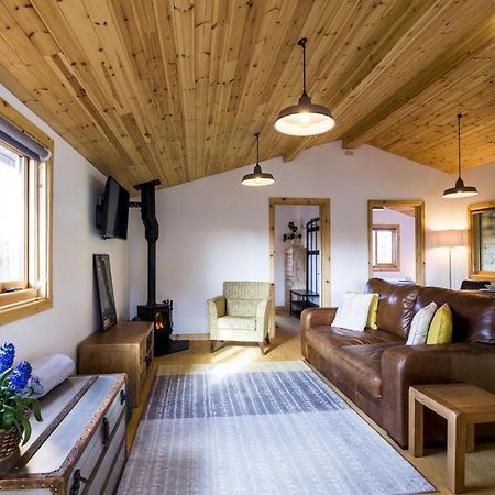 Fern Lodge - 2 Bedroom Log Cabin - Saint Florence - Tenby Exterior photo